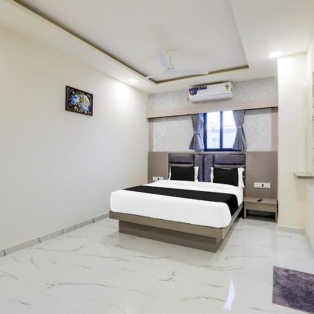 Hotel O Neek Palace Ahmedabad Exterior foto