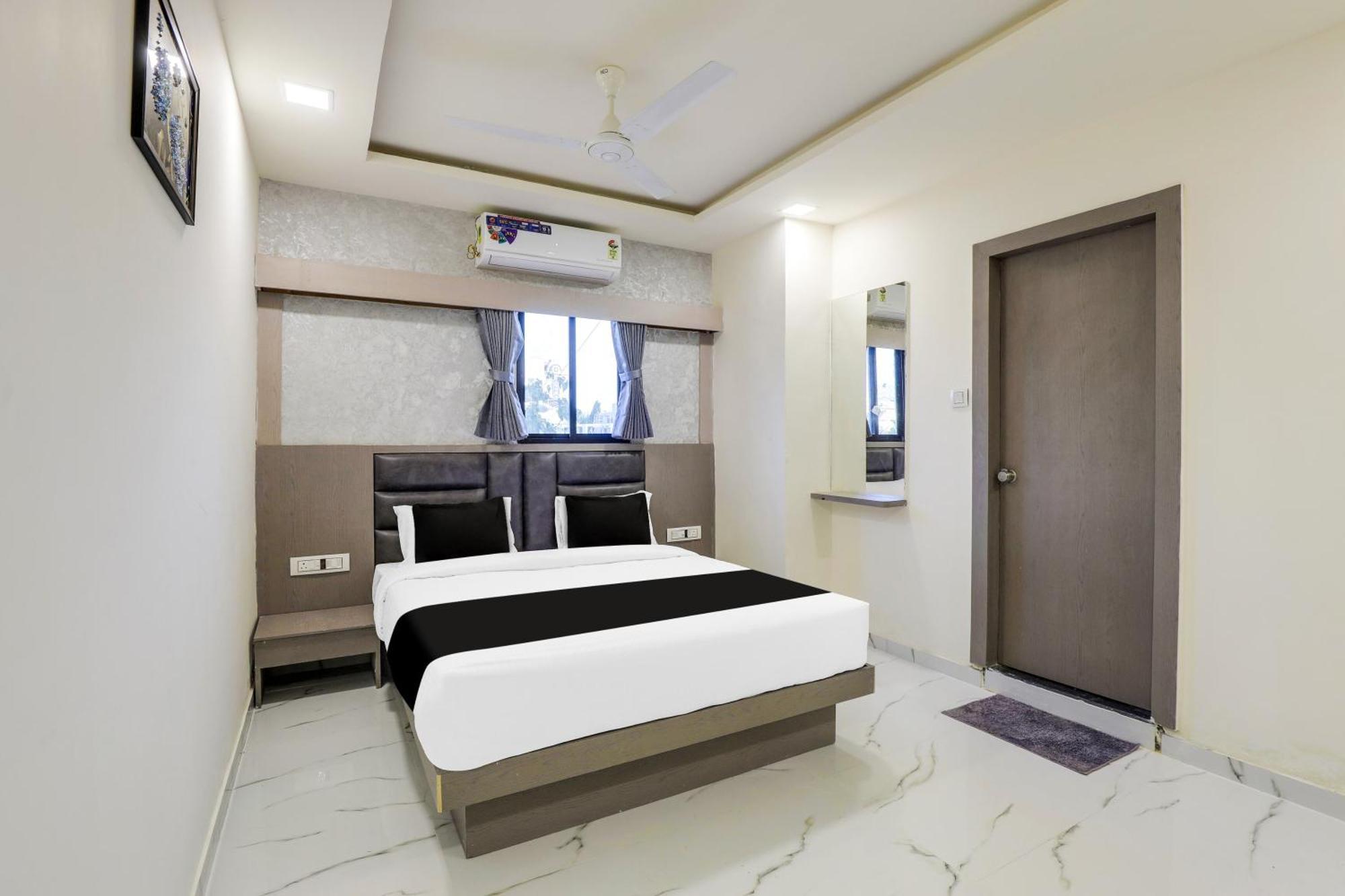 Hotel O Neek Palace Ahmedabad Exterior foto